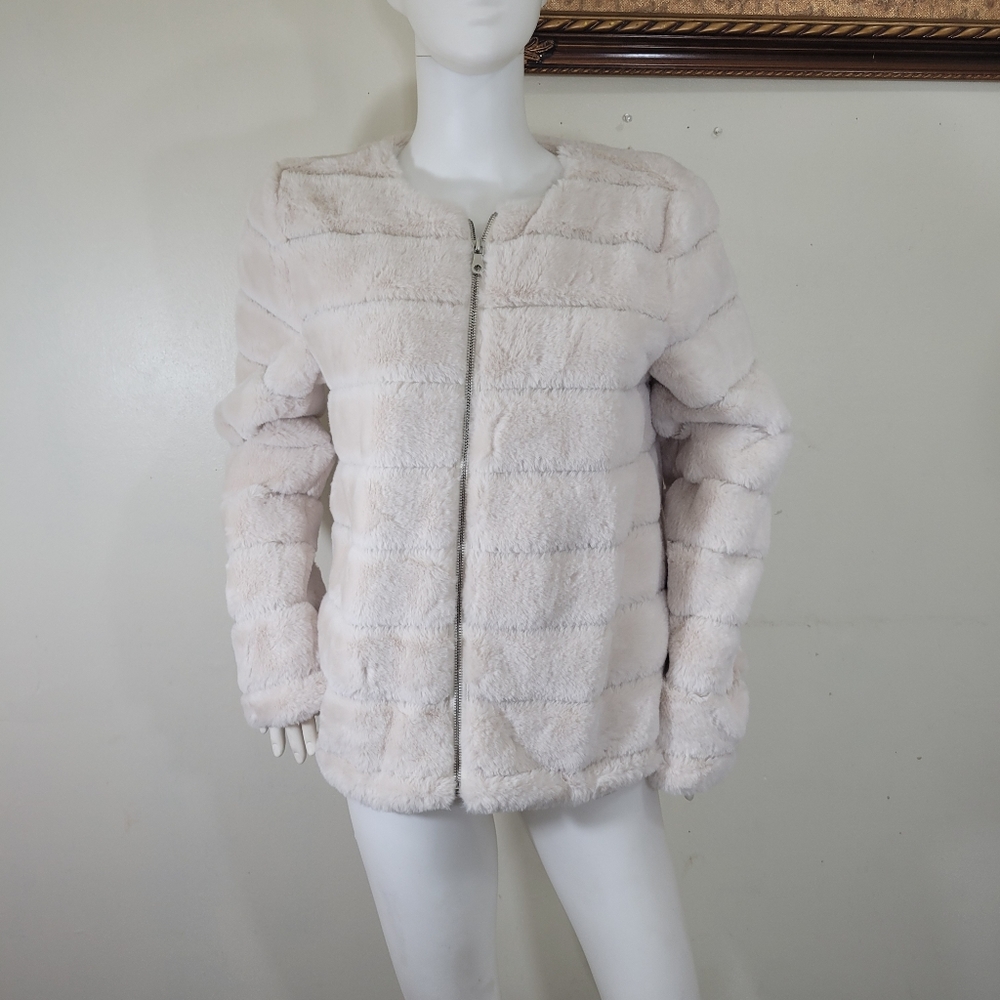 - CARMEN Marc Valvo Long Sleeve Faux-fur zip Front Dressy Jacket, size M